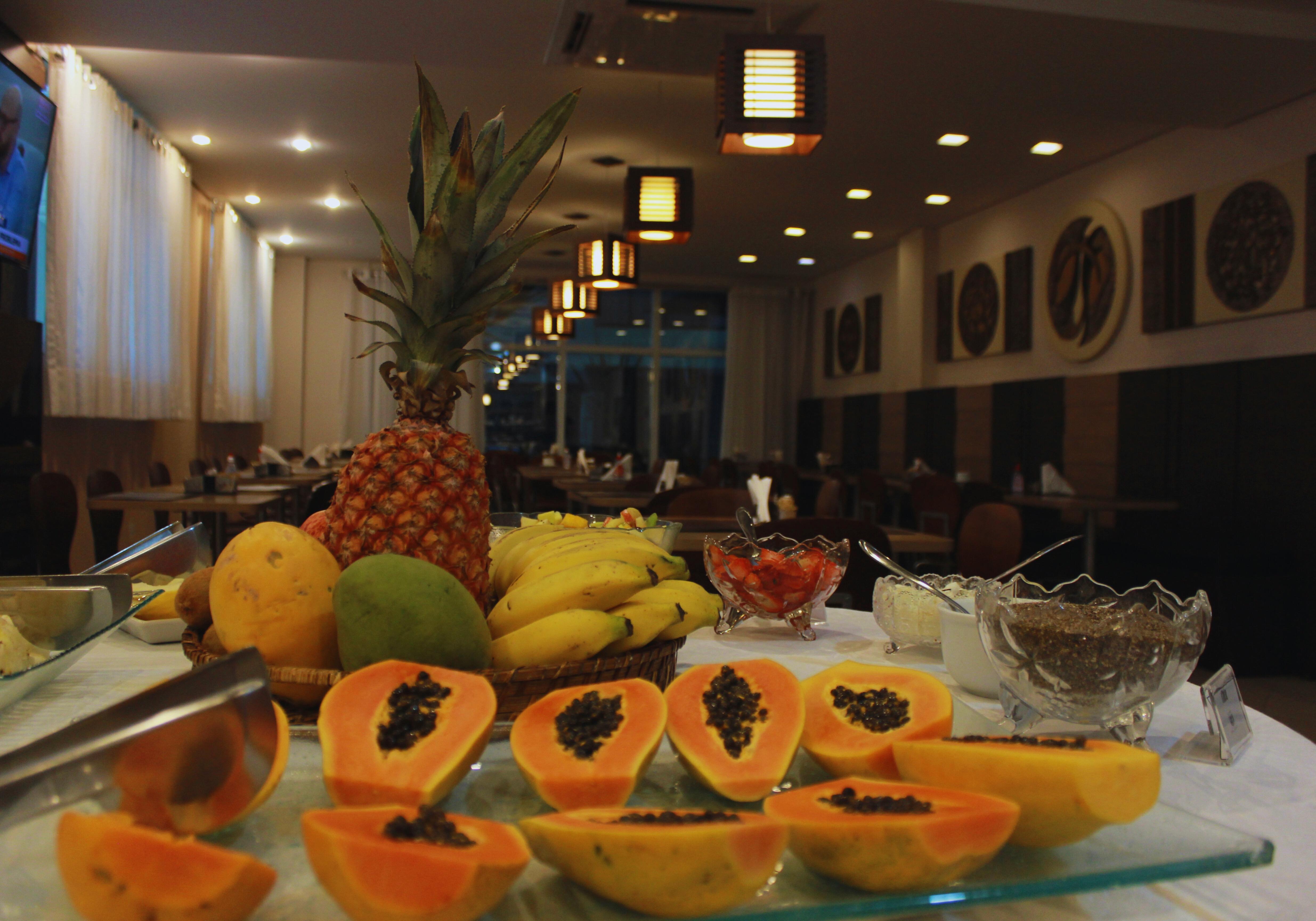 Gontijo Inn Hotel Itajubá Exteriér fotografie A fruit buffet